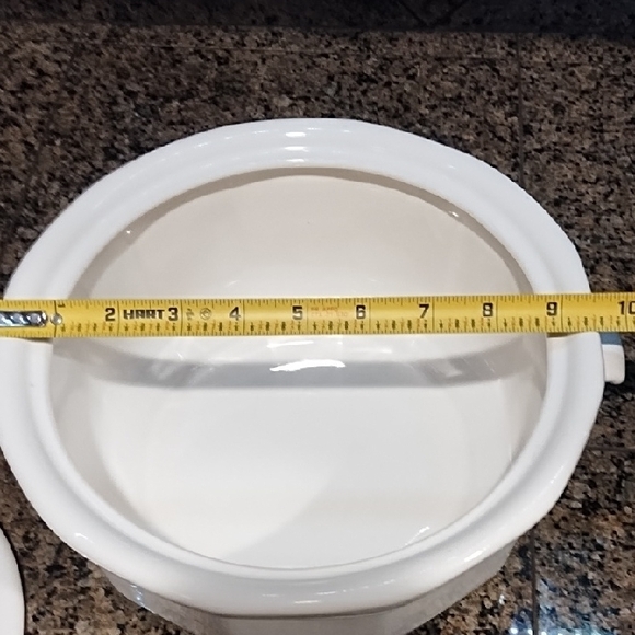 Pfaltzgraff Heritage White 2-quart covered casserole dish White Ceramic Lidded - Picture 9 of 10